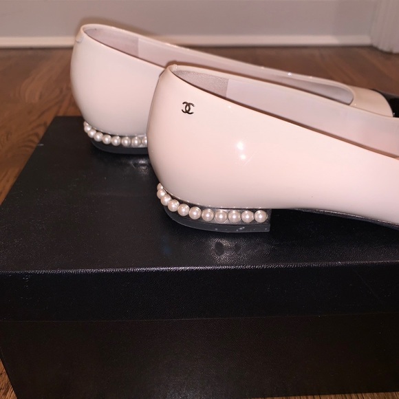 Classic Chanel Flats w/ Pearls - Picture 1 of 4